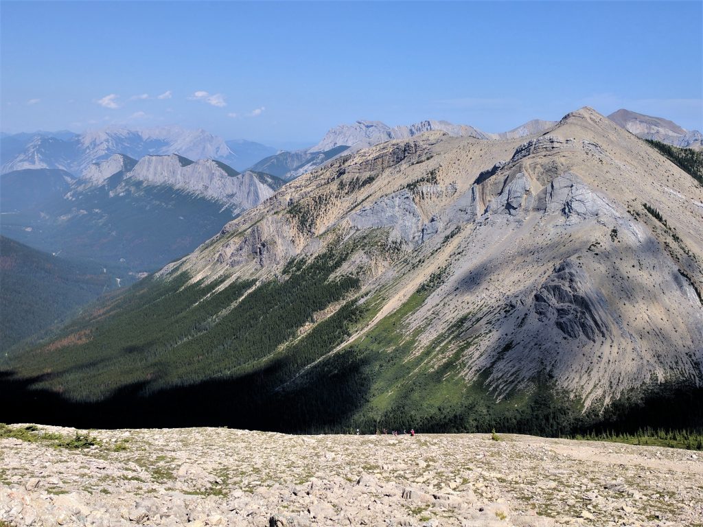A view of the surrounding mountains at the summit of the Sulpher Skyline hike